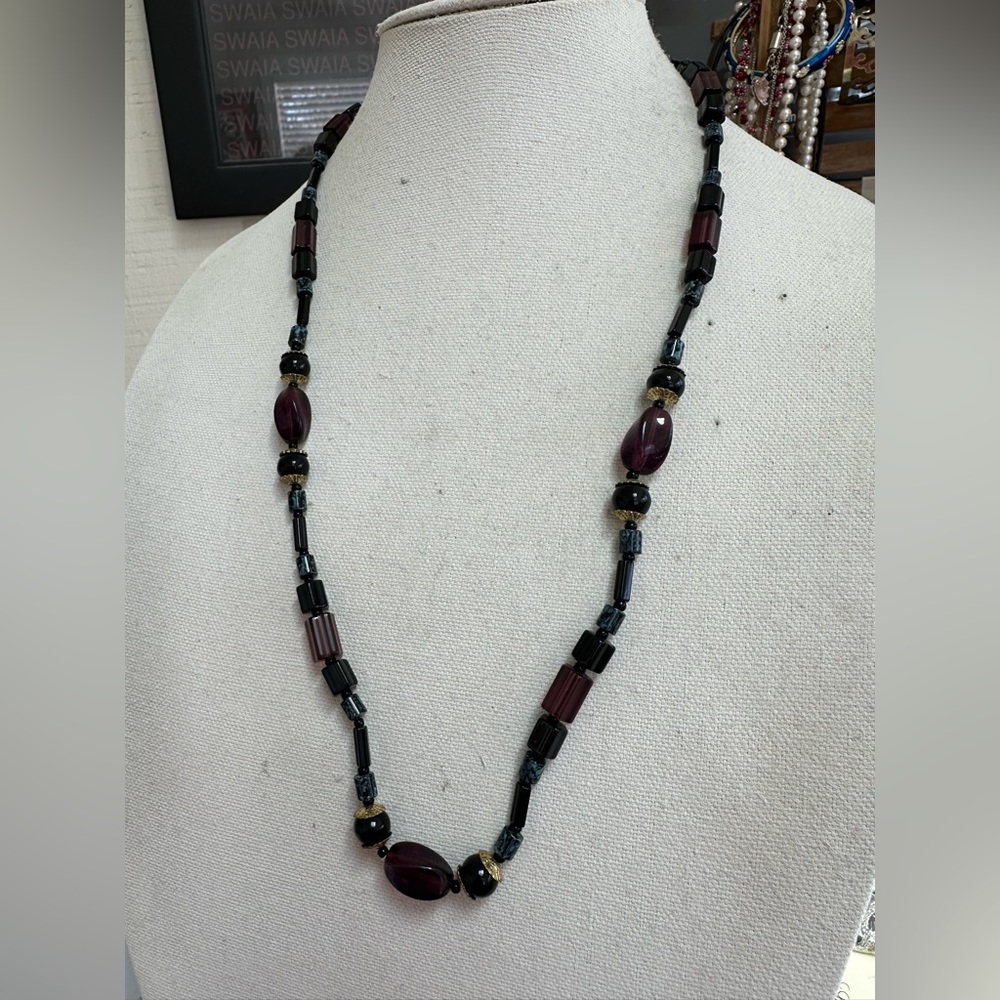 Older glass bead single strand necklace